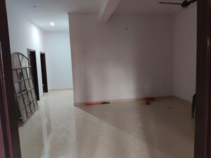 Room in 4 BHK Builder Floor at Kanth Road – for Rent