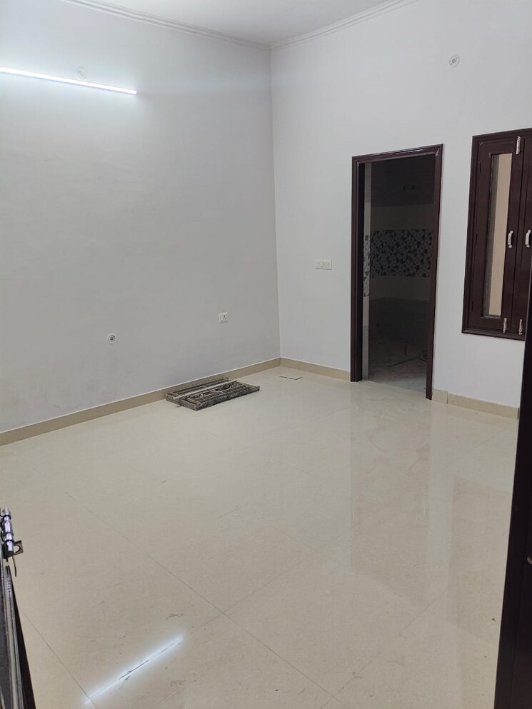 Room, kanth road 4 Bedroom 2000 Sq.Ft. Builder Floor In Kanth Road Moradabad 9637085