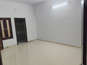 Room in 4 BHK Builder Floor at Kanth Road – for Rent