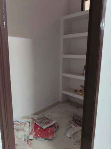 Room in 4 BHK Builder Floor at Kanth Road – for Rent