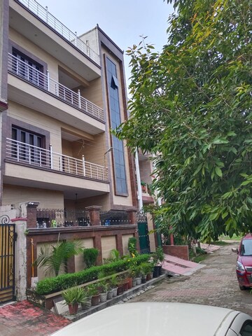 4 BHK Builder Floor For Rent in Kanth Road