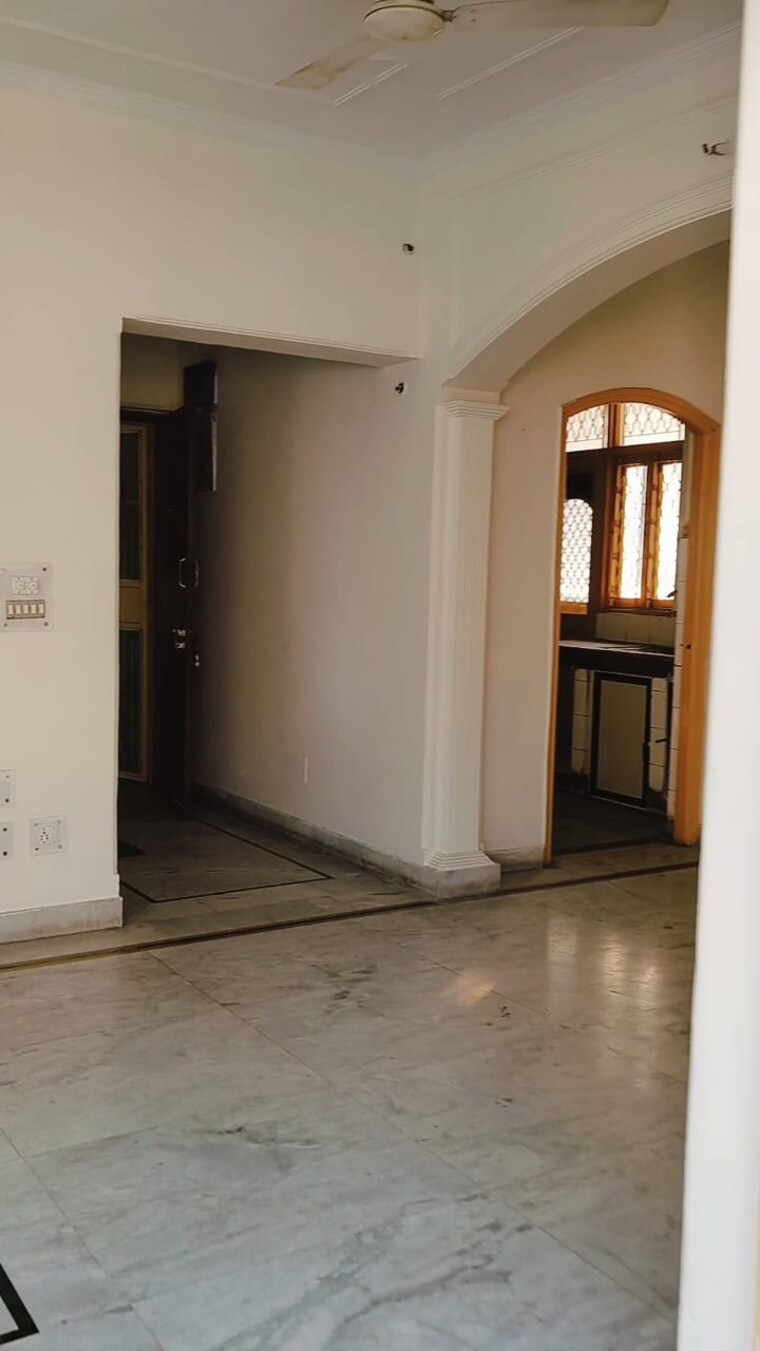Room, sector 5 dwarka 4 Bedroom 2100 Sq.Ft. Apartment In Sector 5 Dwarka Delhi 9637060