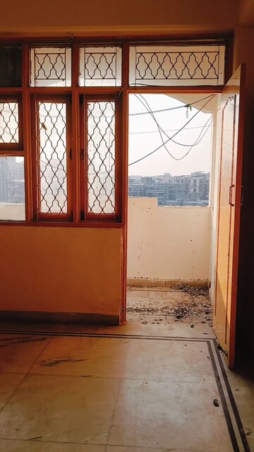 Room in 4 BHK Apartment at Sector 5 Dwarka – for Sale