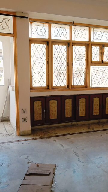 Room in 4 BHK Apartment at Sector 5 Dwarka – for Sale