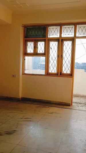 Room in 4 BHK Apartment at Sector 5 Dwarka – for Sale