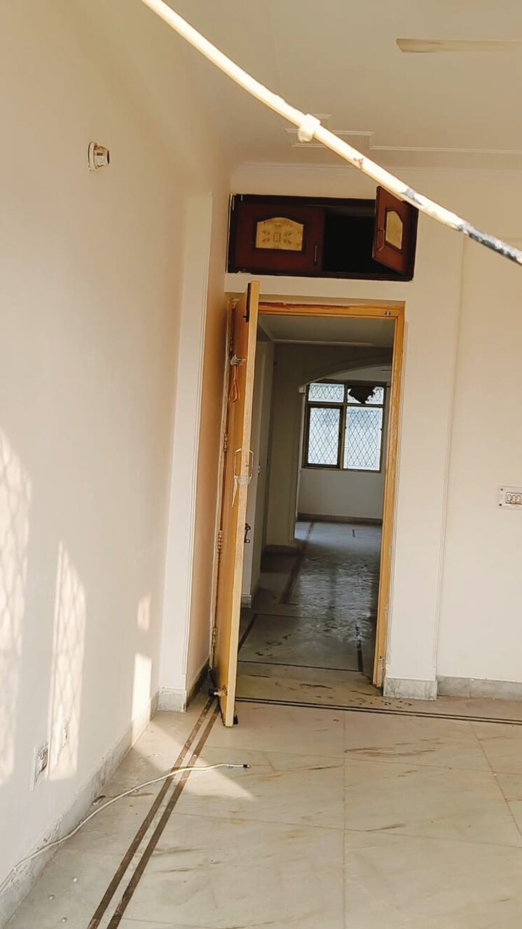 Room, sector 5 dwarka 4 Bedroom 2100 Sq.Ft. Apartment In Sector 5 Dwarka Delhi 9637060