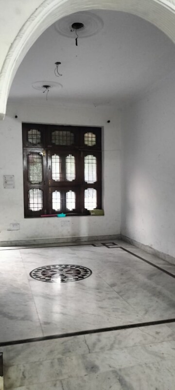 Room in 2 BHK Independent House at Beta I Greater Noida – for Rent