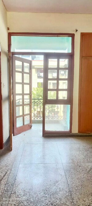 Room in 3 BHK Apartment at Sector 10 Dwarka – for Rent