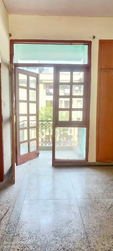 Room in 3 BHK Apartment at Sector 10 Dwarka – for Rent