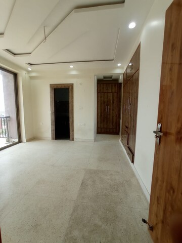 Room in 3 BHK Apartment at Sector 5 Dwarka – for Rent
