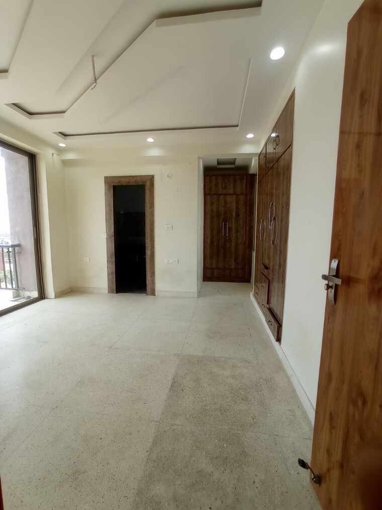 Room, sector 5 dwarka 3 Bedroom 1740 Sq.Ft. Apartment In Sector 5 Dwarka Delhi 9637214