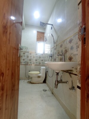 Bathroom in 3 BHK Apartment at Sector 5 Dwarka – for Rent