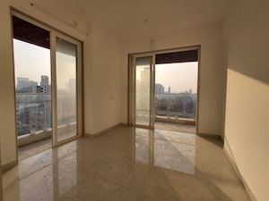 Room in 2.5 BHK Apartment at Bhoomi Celestia, Malad West – for Sale