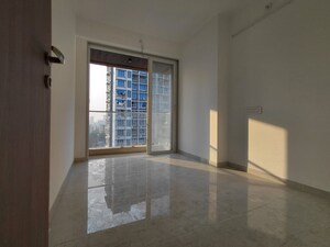 Room in 2.5 BHK Apartment at Bhoomi Celestia, Malad West – for Sale