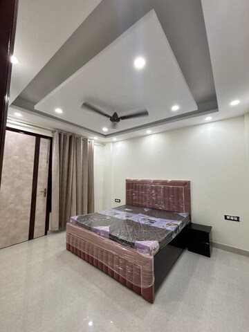 Bedroom in 2 BHK Builder Floor at Sector 57 – for Rent