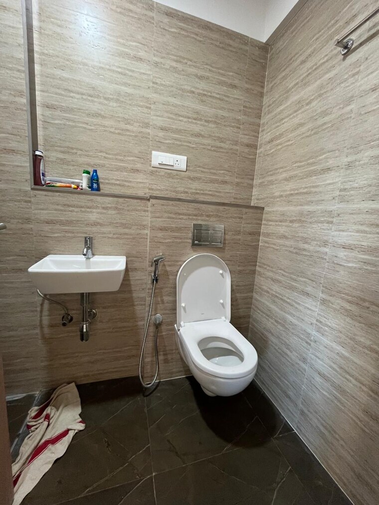 Bathroom, andheri west 2 Bedroom 650 Sq.Ft. Apartment In Andheri West Mumbai 9637408