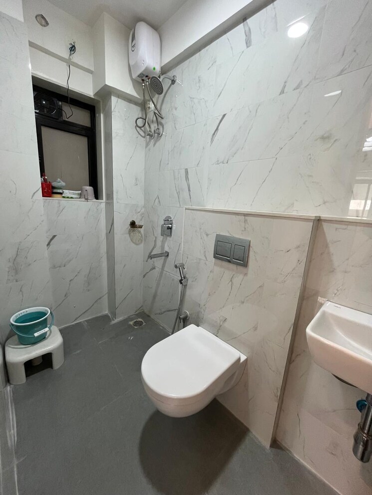 Bathroom, andheri west 2 Bedroom 650 Sq.Ft. Apartment In Andheri West Mumbai 9637408