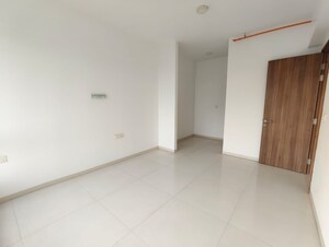 Room in 4 BHK Apartment at Kalpataru Immensa G, Kolshet Road – for Rent