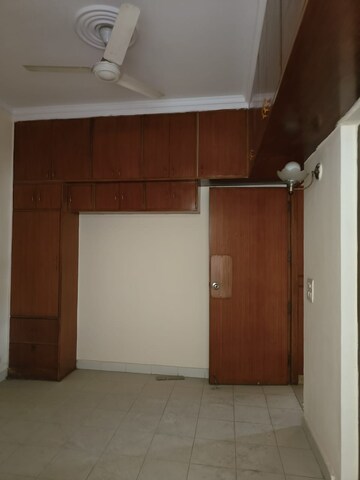 Room in 3 BHK Apartment at Sector 5 Dwarka – for Rent