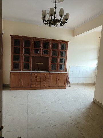 Room in 3 BHK Apartment at Sector 5 Dwarka – for Rent