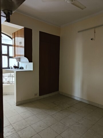 Room in 3 BHK Apartment at Sector 5 Dwarka – for Rent