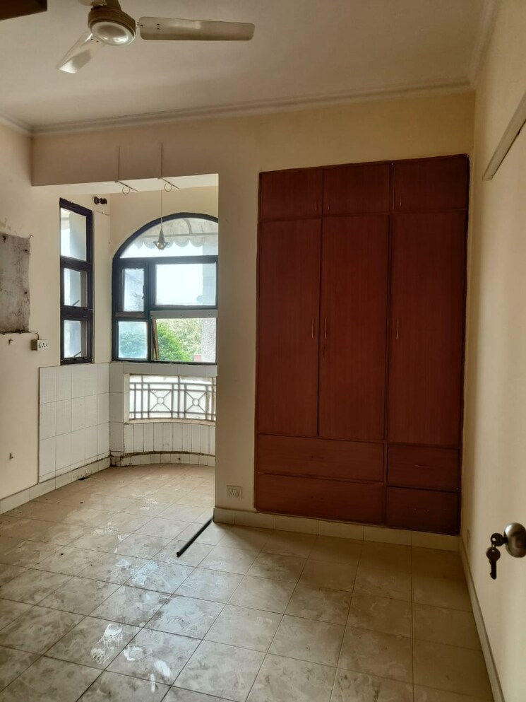 Room, sector 5 dwarka 3 Bedroom 1730 Sq.Ft. Apartment In Sector 5 Dwarka Delhi 9637419