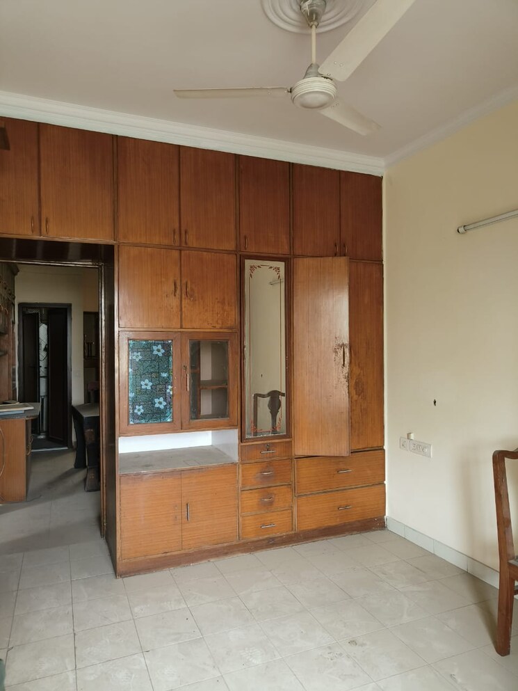 Room, sector 5 dwarka 3 Bedroom 1730 Sq.Ft. Apartment In Sector 5 Dwarka Delhi 9637419