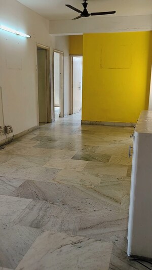 Room in 3.5 BHK Apartment at Sector 4 Dwarka – for Rent