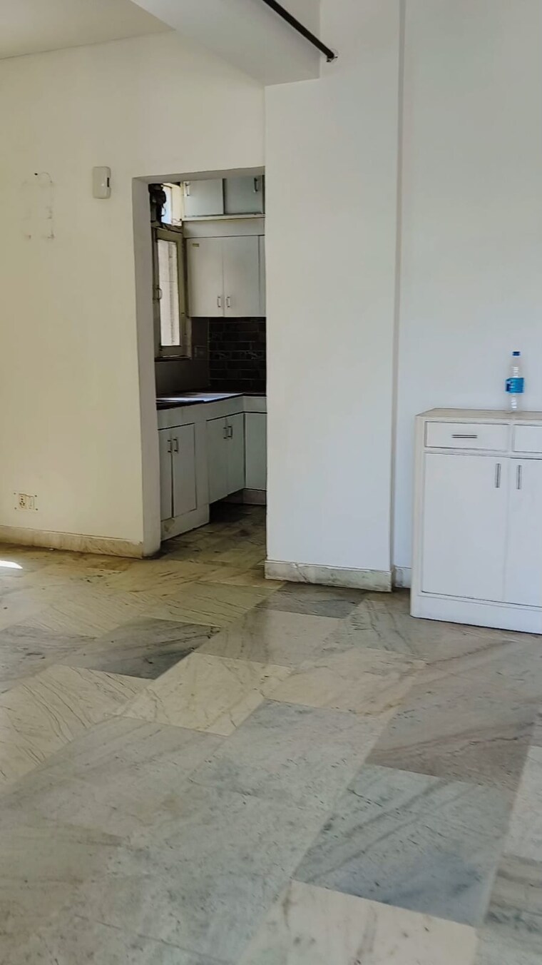 Room, sector 4 dwarka 3.5 Bedroom 1710 Sq.Ft. Apartment In Sector 4 Dwarka Delhi 9637508