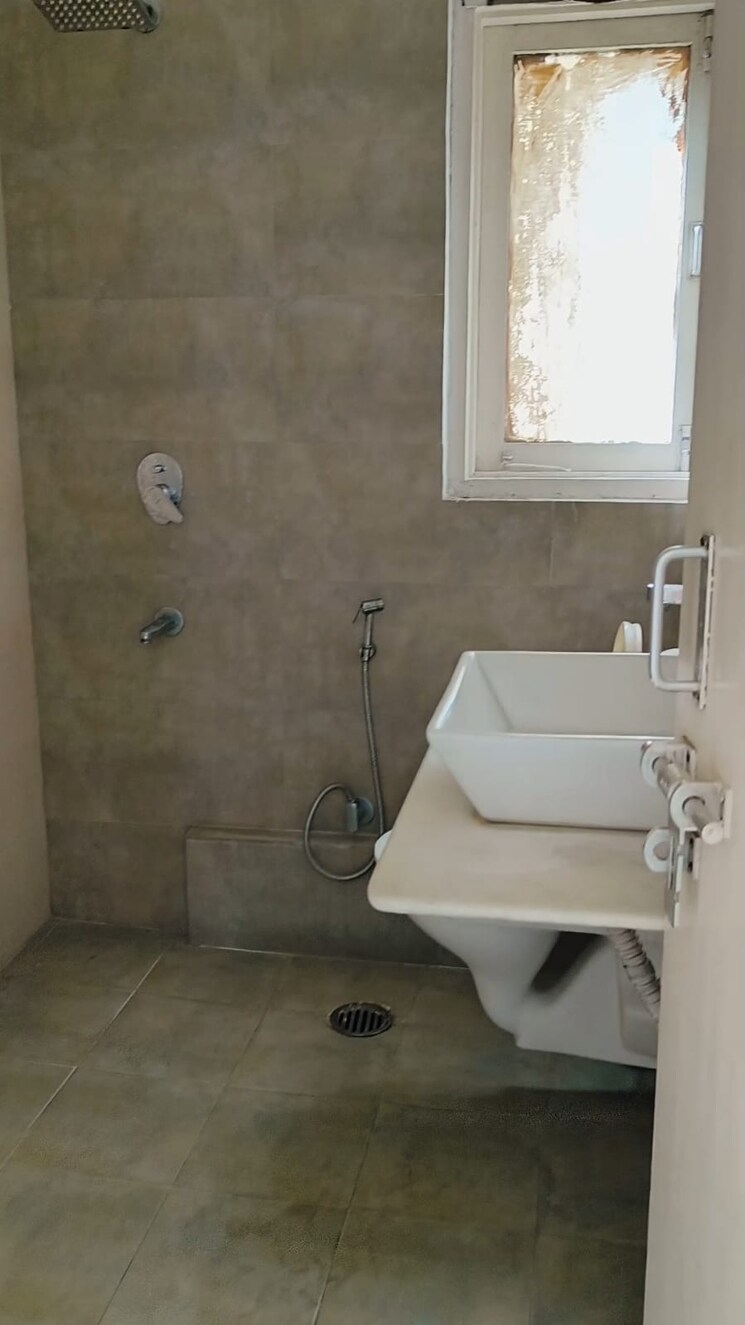 Bathroom, sector 4 dwarka 3.5 Bedroom 1710 Sq.Ft. Apartment In Sector 4 Dwarka Delhi 9637508