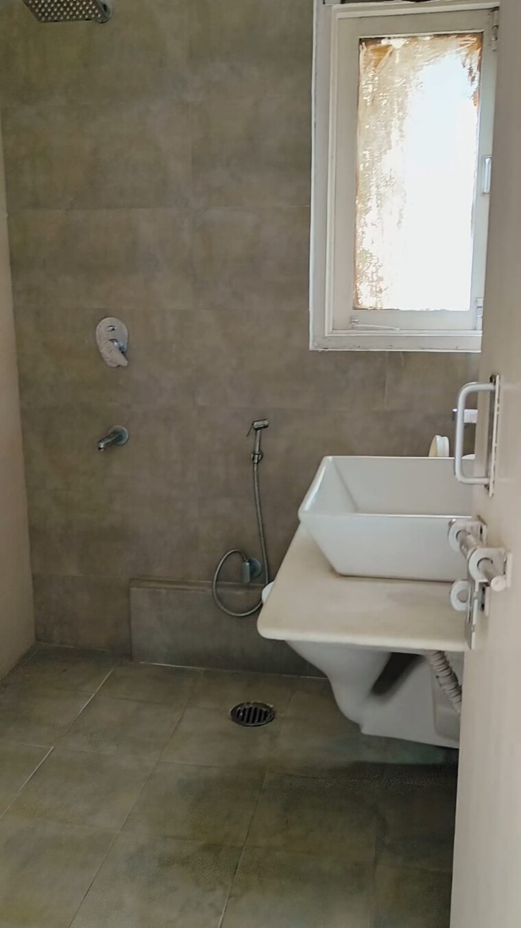 Bathroom, sector 4 dwarka 3.5 Bedroom 1710 Sq.Ft. Apartment In Sector 4 Dwarka Delhi 9637508
