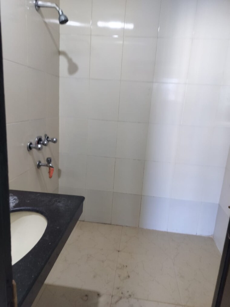 Bathroom, oberoi-realty-park-view 2 Bedroom 1080 Sq.Ft. Apartment In Kandivali East Mumbai 9637548
