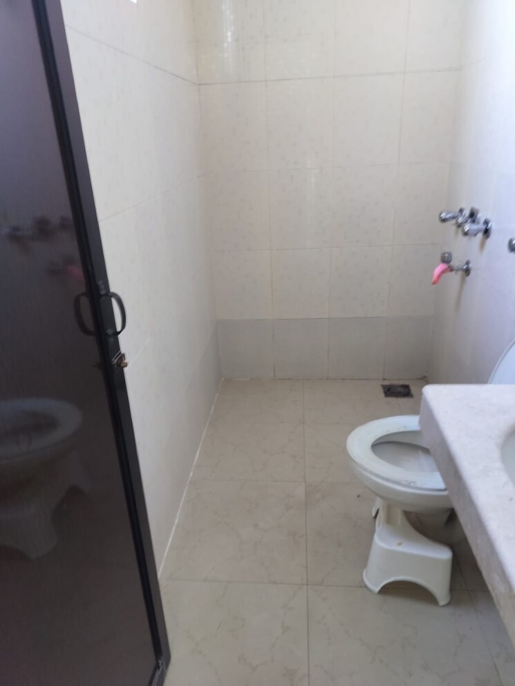 Bathroom, oberoi-realty-park-view 2 Bedroom 1080 Sq.Ft. Apartment In Kandivali East Mumbai 9637548