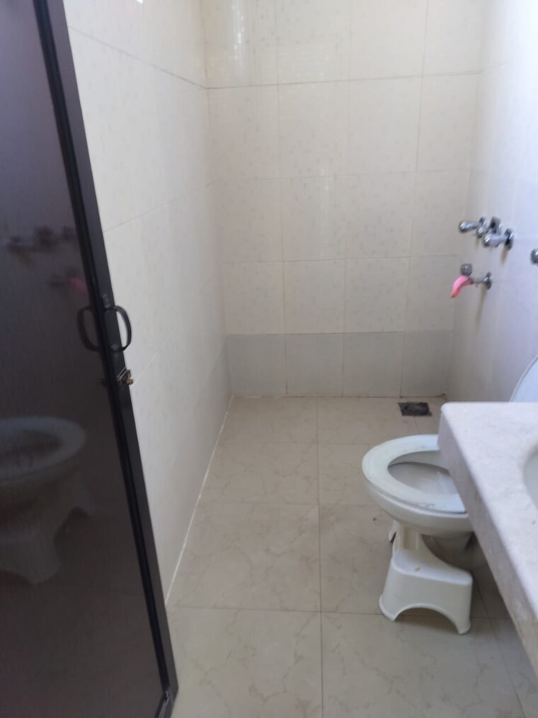 Bathroom, oberoi-realty-park-view 2 Bedroom 1080 Sq.Ft. Apartment In Kandivali East Mumbai 9637548
