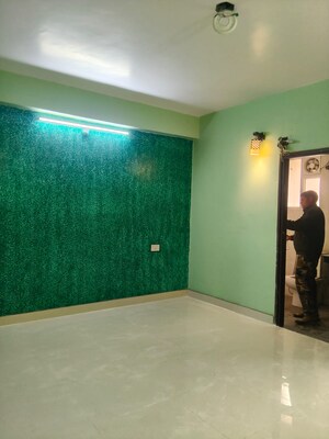 Room in 2 BHK Apartment at Gomti Nagar – for Rent