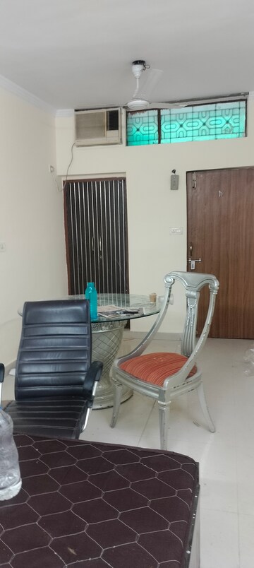 Room in 2 BHK Apartment at Janakpuri – for Rent