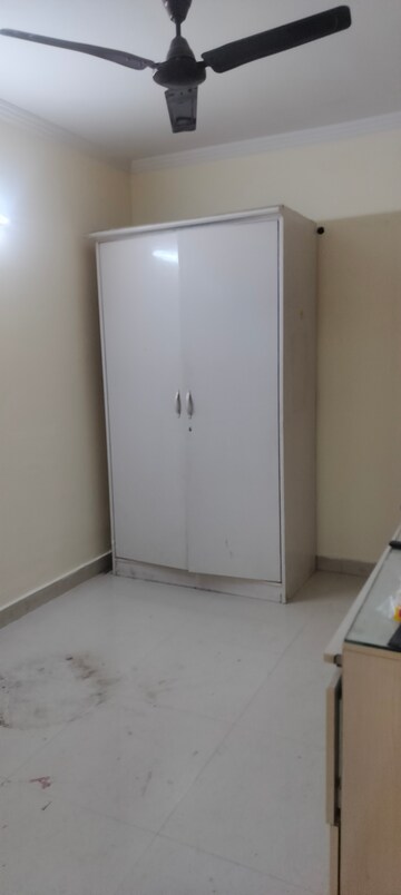 Room in 2 BHK Apartment at Janakpuri – for Rent
