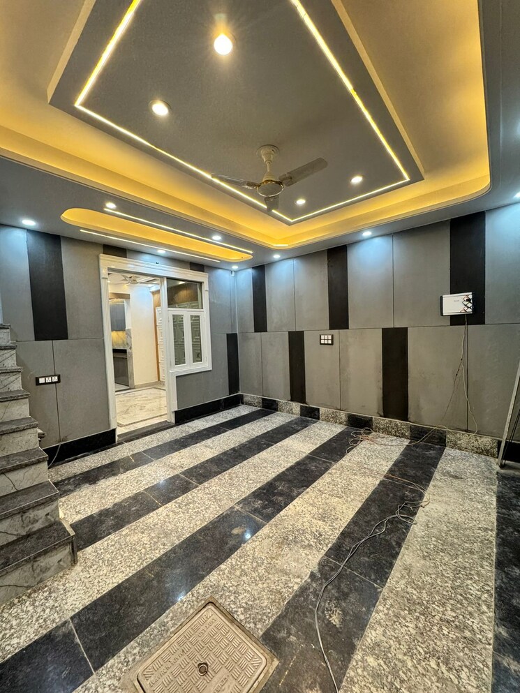  Parking, rama park 4 Bedroom 60 Sq.Yd. Independent House In Rama Park Delhi 9637834