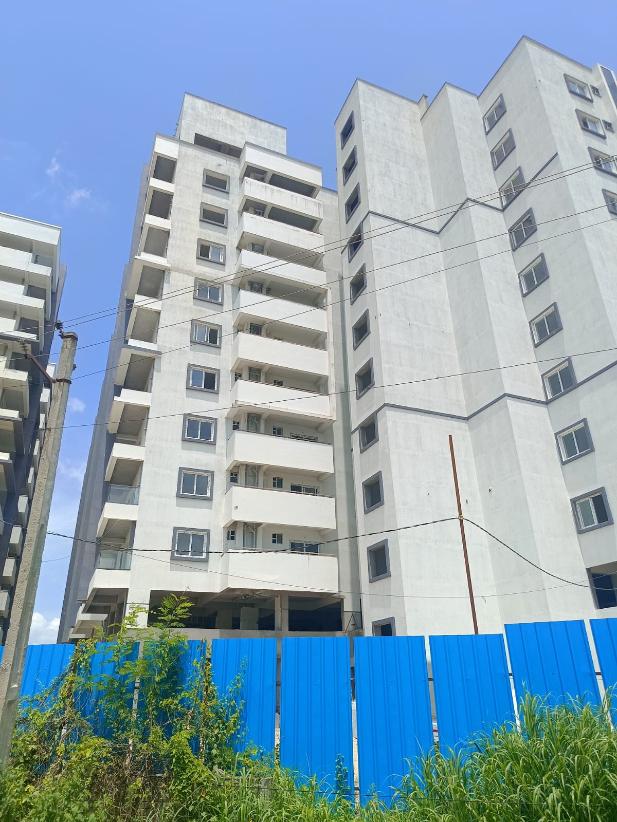 2 BHK + Study Room Apartment For Sale in The Building Rasagna North