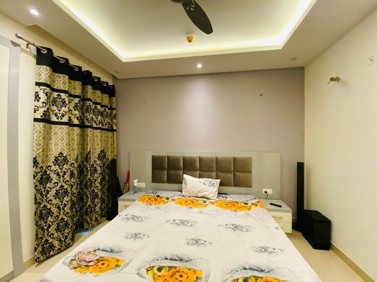 Room, vibhuti khand Pg For Boys & Girls In Vibhuti Khand 9637904