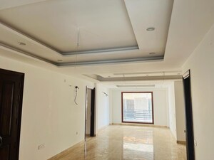 Room in 4 BHK Builder Floor at Palam Vihar – for Rent