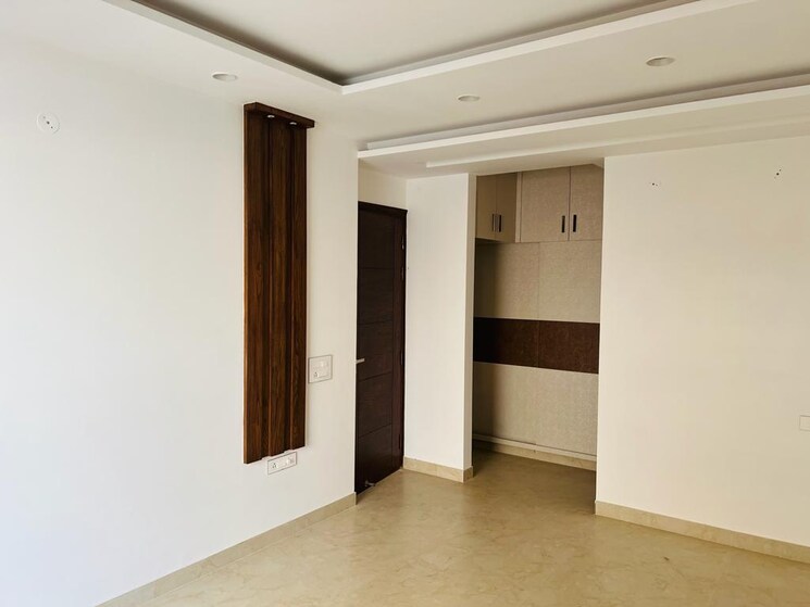 Room, palam vihar 4 Bedroom 520 Sq.Yd. Builder Floor In Palam Vihar Gurgaon 9637994