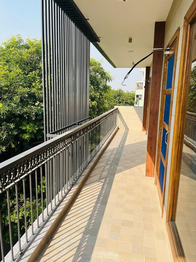 Balcony, palam vihar 4 Bedroom 520 Sq.Yd. Builder Floor In Palam Vihar Gurgaon 9637994