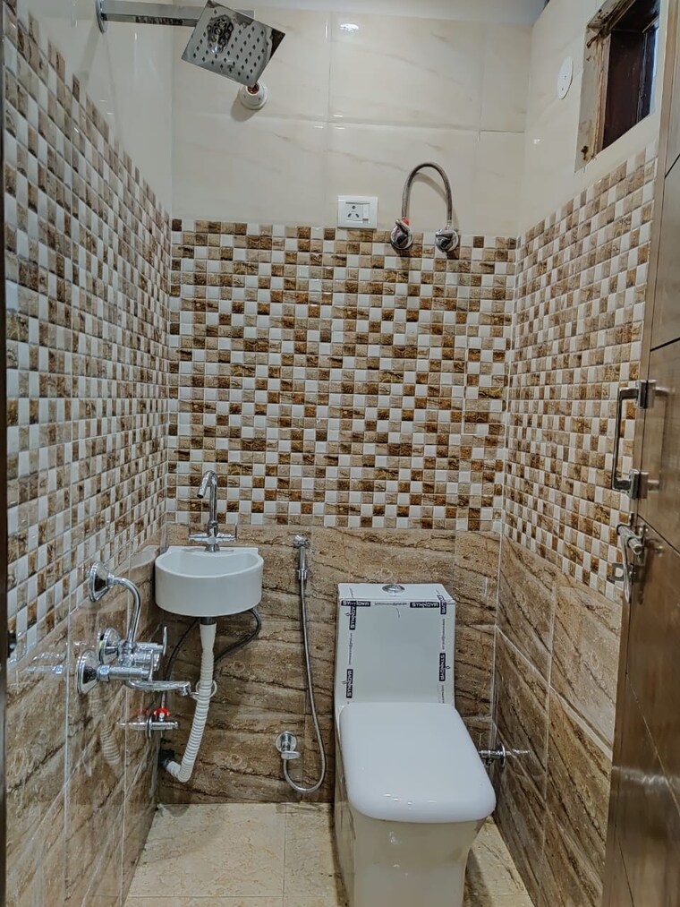 Bathroom, saket 1 RK 350 Sq.Ft. Builder Floor In Saket Delhi 9637962