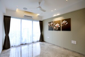 Room in 4 BHK Apartment at Joy Legend, Khar West – for Sale