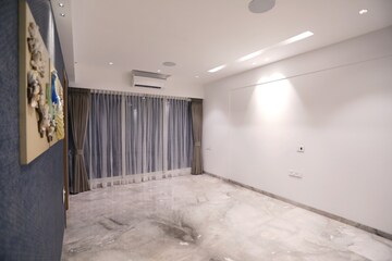 Room in 4 BHK Apartment at Joy Legend, Khar West – for Sale