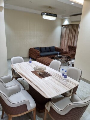 Team Area in 3 BHK Apartment at Santacruz West – for Rent
