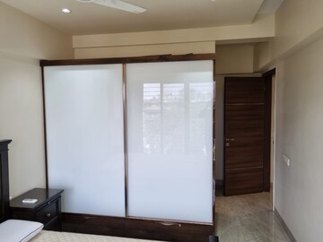 Room in 3 BHK Apartment at Santacruz West – for Rent