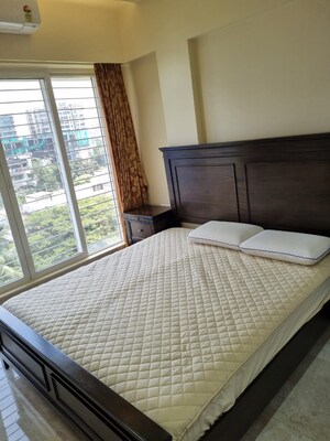 Bedroom in 3 BHK Apartment at Santacruz West – for Rent