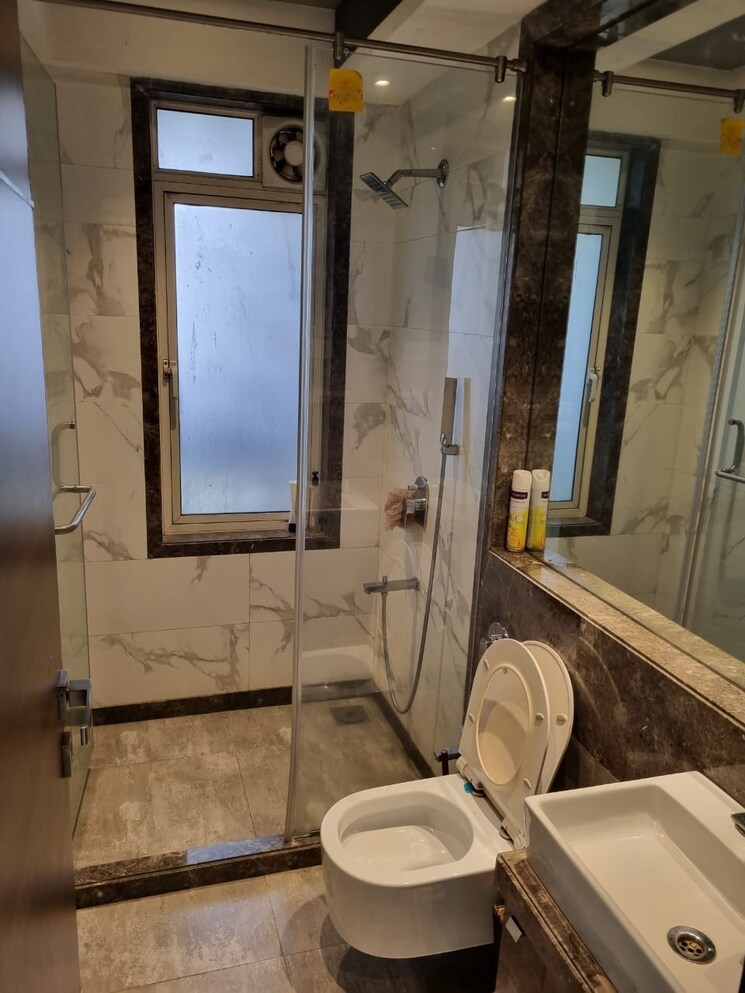 Bathroom, santacruz west 3 Bedroom 1100 Sq.Ft. Apartment In Santacruz West Mumbai 9638034